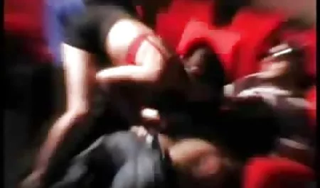 Valentine tidak muda memberi ngetot mp4 panas