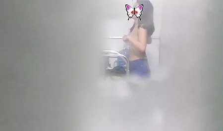 Bayi penuh nafsu dan panas dengan pantat besar dengan berani membiarkan penis yang berdenyut dari keparat ke dalam lubang video bokep tante mp4 basahnya, yang meluas dengan gemuk transparan