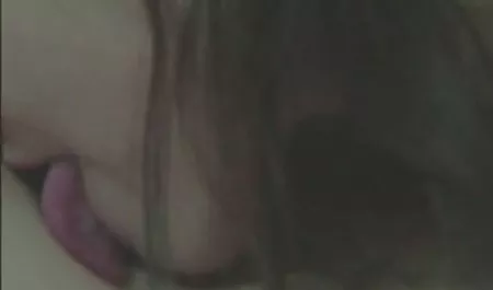 Si rambut coklat dengan sosok cantik sialan rela menerima tawaran kuda jantan muda untuk bersenang-senang dan segera mengikutinya di tempat tidur yang bokep full mp4 nyaman, di mana pria itu mendorong benda kecil itu ke mana pun ia mau