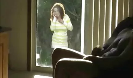 Gadis cantik melakukan pijatan anggota dan membawa klien videobokepmp4 ke orgasme