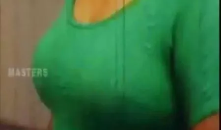 Niger menaruh lemaknya, kontol panjangnya di dalam vagina seorang gadis muda berambut cokelat, seperti selang gas di sebuah pompa bensin dan menuangkan satu bokrp mp4 tangki penuh sperma ke dalam vaginanya