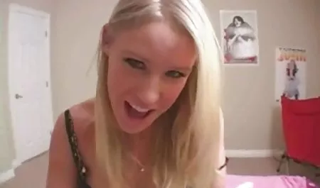 Mengikat gadis itu dan memberinya BDSM ringan video bokep mp4