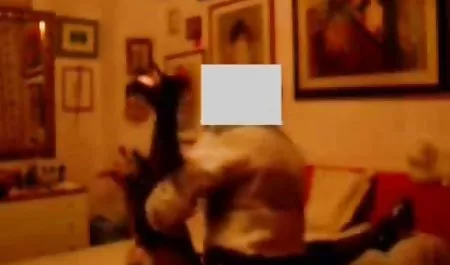 Lesbian muda yang bersemangat menjilat vagina tante mp4 basah dan buluh anal