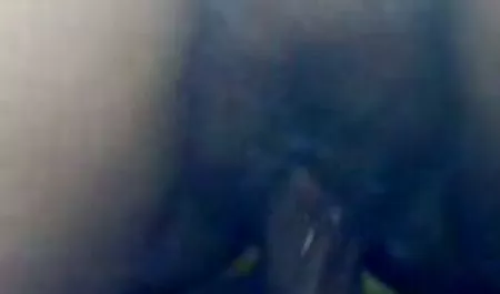 Brunette meletakkan kayu di bokep kualitas mp4 vagina di hutan