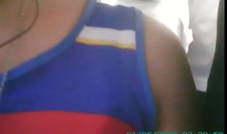 Seorang gadis berambut pirang yang lucu dan sangat cantik dengan payudara kecil tapi alami sedang meniduri pria berotot dan bokep sex mp4 gelisah di sofa