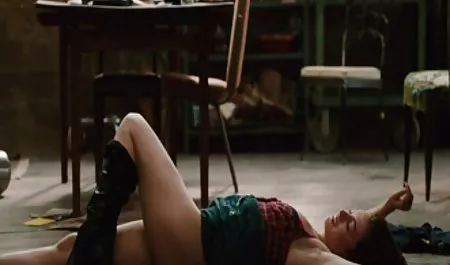 Bung dengan jenggot keparat sex terbaru mp4 seorang pirang berakhir di dalamnya dan memberi makan sperma manisnya