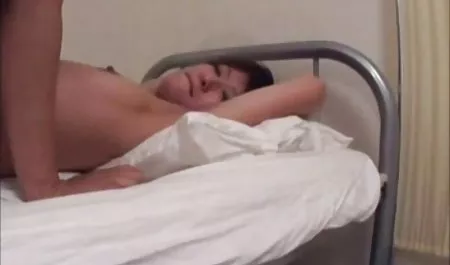 Ya ampun Tiga bokep teen mp4 penis di pantatnya!