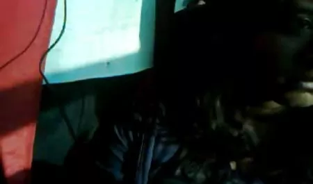 Bung melepas cewek kecil yang bokep mp4 online lucu di trek