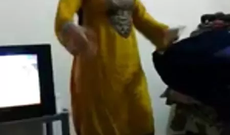 MILF matang masturbasi di kamar bokep romantis mp4 mandi