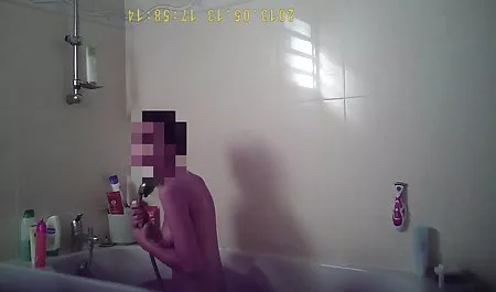 Pirang muda membelai vaginanya di tempat tidur, seorang laki-laki panas bergabung dengannya, yang menarik jalang berair ini pada ayam gemuk xxx bokep mp4