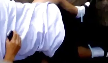 Si pirang menjulurkan jari-jarinya ke tempat xxx bokep mp4 yang tidak