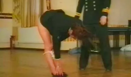 Brunette muda dengan pantat besar dan payudara bokep jav mp4 besar masturbasi vaginanya dan mengisap ayam gemuk