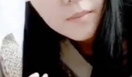 Menjilat vagina tante mp4 ke pacarnya di kamar mandi
