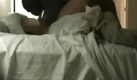 Kecantikan Busty bersenang-senang dengan mainan bokep luna maya mp4 merah muda