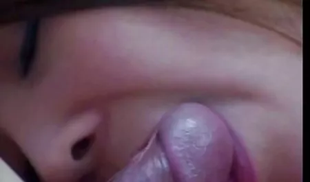 Pelacur bokep pemerkosaan mp4 berambut merah di stoking mengekspos vagina