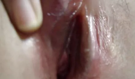 Menunjukkan vaginanya dari bokrp mp4 dekat