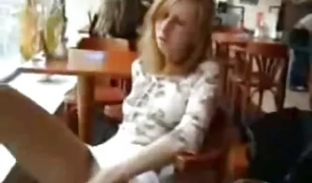 Pria itu mengambil orang asing di kursi belakang mobil dan menidurinya di video bokep sma mp4 hutan