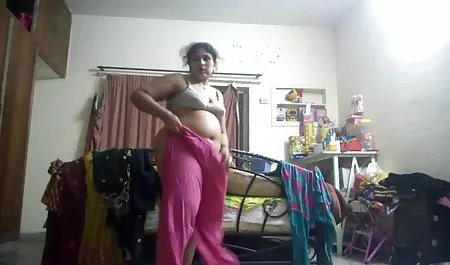 Pelacur mengambil bokep suami istri mp4 dirinya telanjang di depan kamera di kamar mandi