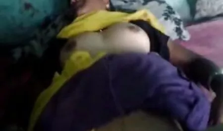 Pirang bokep montok mp4 panas di stoking menyebalkan kontol