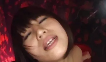 Tukang mp4 video dewasa pijat cantik dengan lengan yang kuat meniduri brunette di pijat