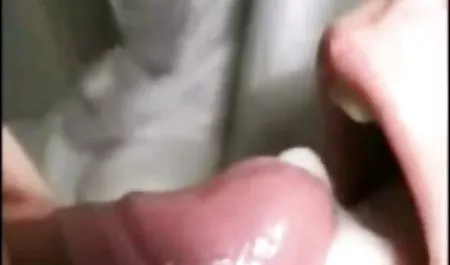 Pirang lucu mengambil bokep 4 gp cum di wajahnya