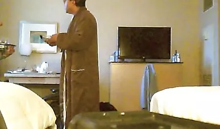 Brunette pemalu, tidak bersalah menelan cum bokep baru mp4