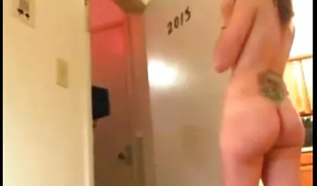 Babe seksi menikmati berdiri basah dan ngesex mp4 meniduri dildo vagina