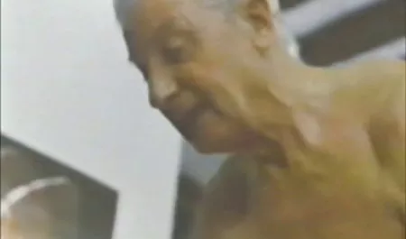 Induk semang keparat matang bokep video mp4 dengan penyewa muda