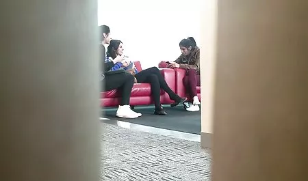 Sekretaris mengangkat roknya di video bokep mp4 3gp pantatnya dan bos tidak melewatkan momen itu, agar tidak menanam tomat untuknya