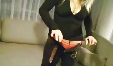 Pelacur Loona Luxx bokep terbaru mp4 memaksa seorang pria untuk menjilat vaginanya dan bercinta di anal dengan dua