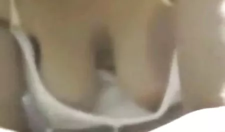 Tiga bokep hot mp4 siswa muda berjinjit dengan helikopter