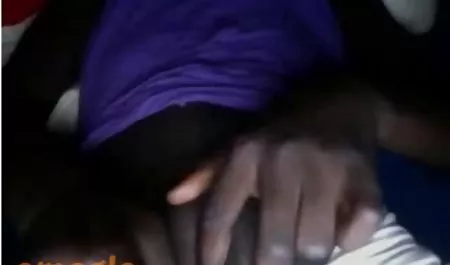 Mulatto cantik dengan payudara kekar, mengatur hot bang. Payudaranya dipecat dari topik dan jatuh video dewasa mp4 pada ayam pria itu